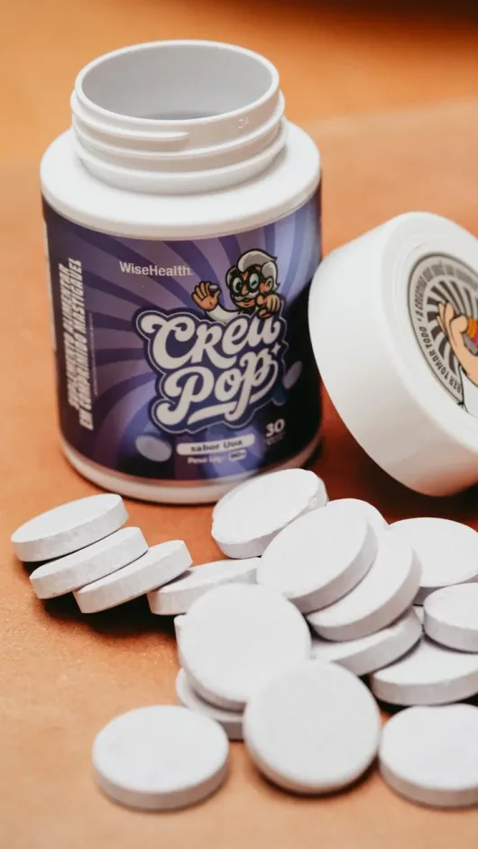 Pote CreaPop aberto com pastilhas mastigáveis prontas